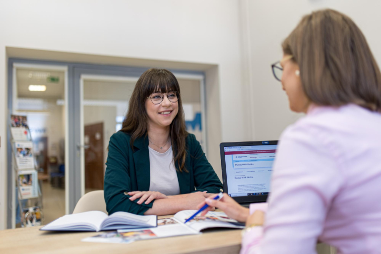 University without barriers | WSB Merito Bydgoszcz University: Uniwersytet_biuro_studenci
