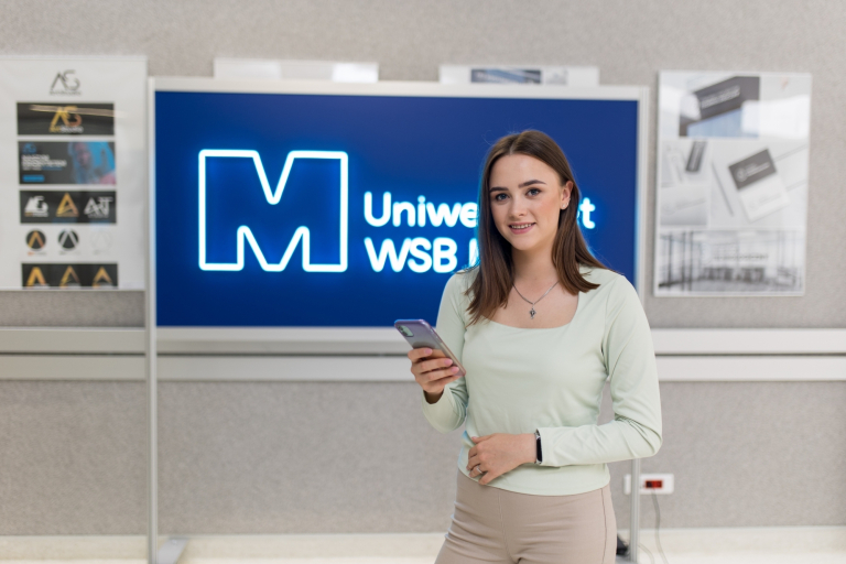Rankings and accreditations | WSB Merito Bydgoszcz University: Female student in front of Student's Office