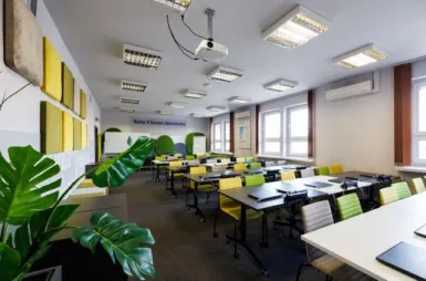 Our campus | WSB Merito University in Chorzów: sala hybrydowa