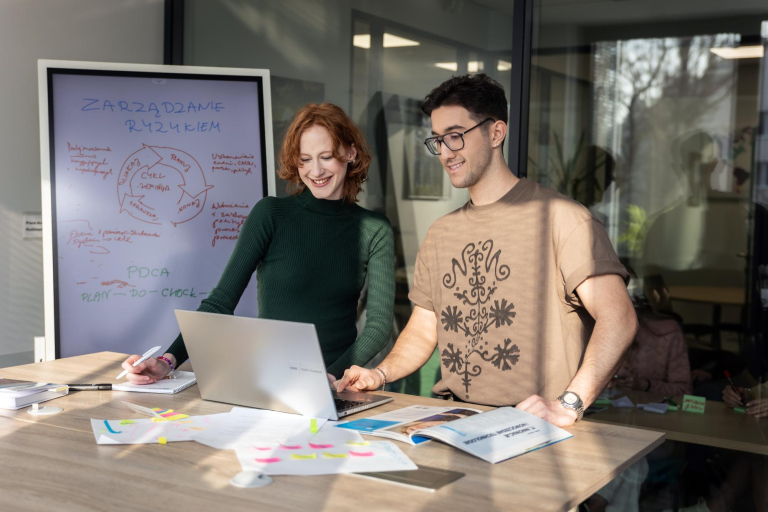 Social influence | WSB Merito Gdańsk University: Praca warsztatowa w bibliotece - praca studentów