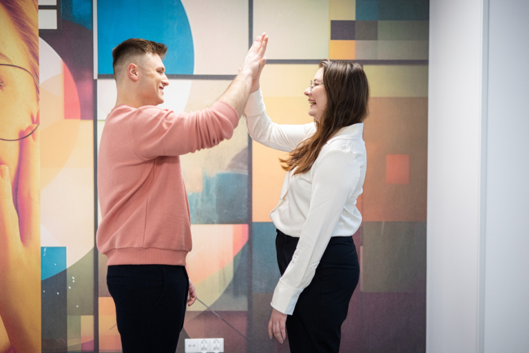 Student organisations and research clubs | WSB Merito Gdańsk University: Para studentów przybija sobie piątkę 