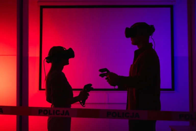 Who we are | WSB Merito Gdańsk University: Studenci w googlach vr