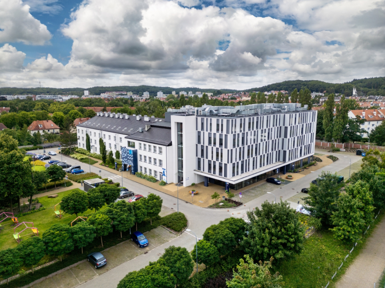 Our campus | WSB Merito Gdańsk University: Budynek Uniwersytetu WSB Merito Gdańsk we Wrzeszczu