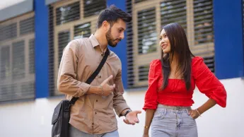 Admissions process stages | WSB Merito Łódź University: A student couple talking outdoors