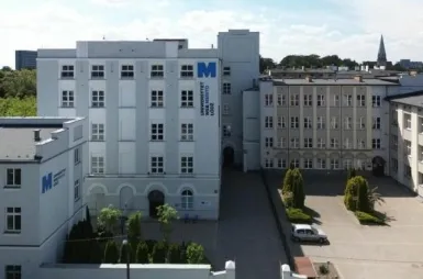 Student ABC | WSB Merito Łódź University: budynek