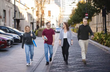 Study in Łódź | WSB Merito Łódź University: Students in the streets of Łódź