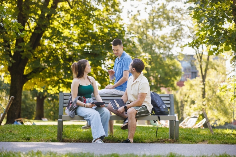 Language certificates | WSB Merito Łódź University: Students outdoor