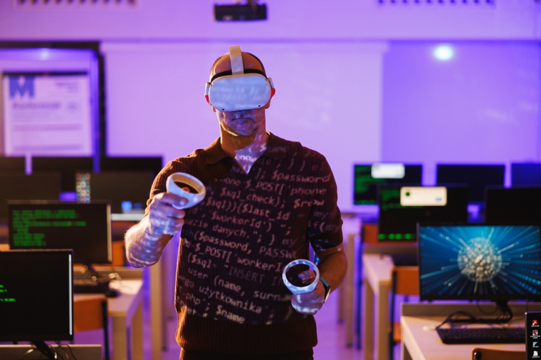 Strona główna | WSB Merito Opole University: Student w goglach VR
