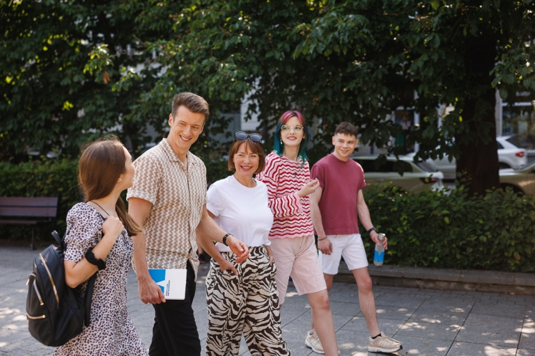 Master's degree | WSB Merito Opole University: Grupa znajomych na spacerze