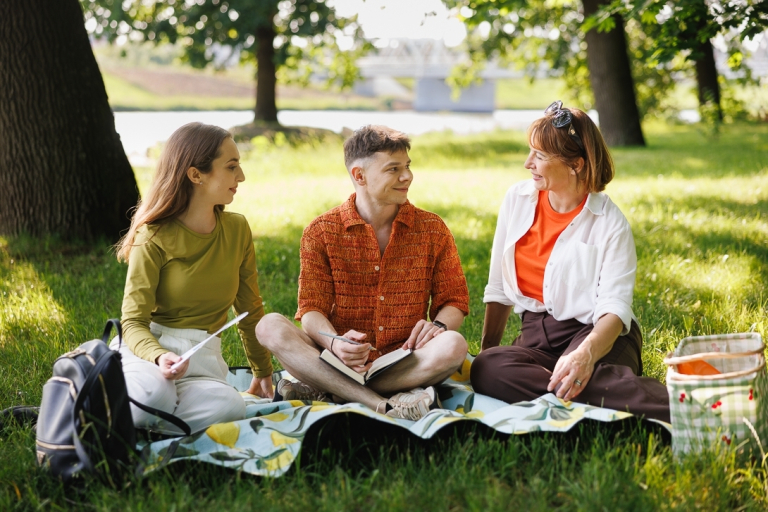 Bachelor's degree | WSB Merito Opole University: Grupa znajomych na pikniku