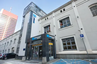 Our campus | WSB Merito Poznań University: BR wejście