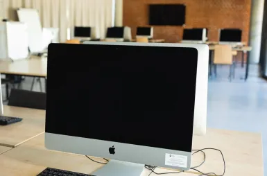 Student ABC | WSB Merito Poznań University: Poznań budynek RR