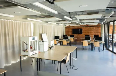 Student ABC | WSB Merito Poznań University: Poznań budynek RR