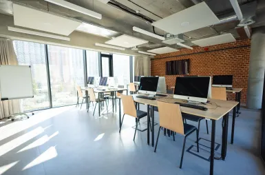Student ABC | WSB Merito Poznań University: Poznań budynek RR