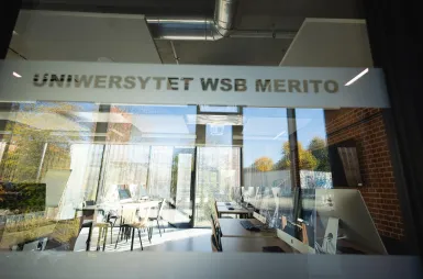 Student ABC | WSB Merito Poznań University: Poznań budynek RR