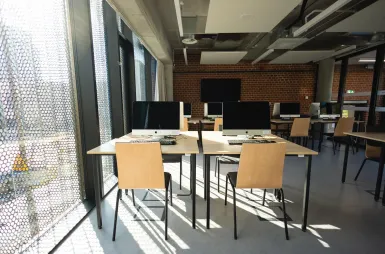 Student ABC | WSB Merito Poznań University: Poznań budynek RR