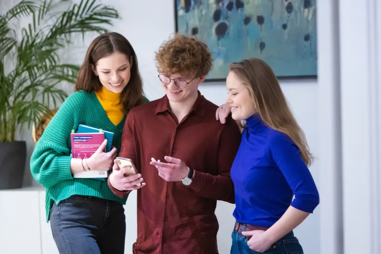 Information Technology | WSB Merito Poznań University: Poznań zniżki i dofinansowania 3 studentów w sali