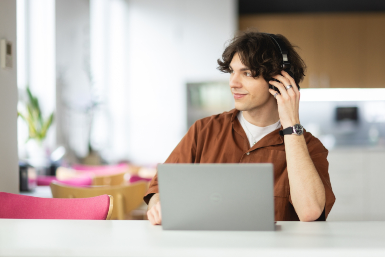 Digital university | WSB Merito Universities: Merito - laptop