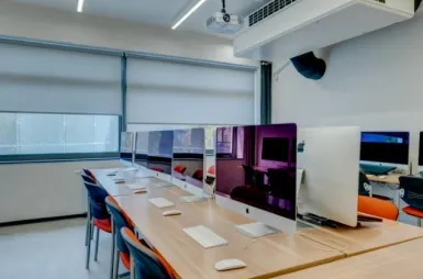 Our campus | Uniwersytet WSB Merito Szczecin: Sala komputerowa WSB Merito w Szczecinie.