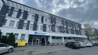 Who we are | WSB Merito Toruń University: budynek Uniwersytetu WSB Merito w Toruniu od ul. Dekerta