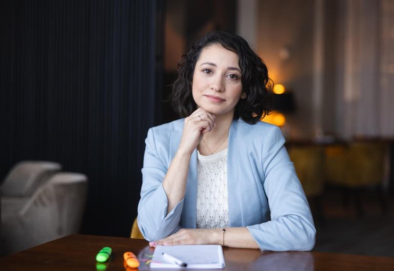 Career Office | WSB Merito Toruń University: Toruń - studentka- spotkanie biznesowe - SP