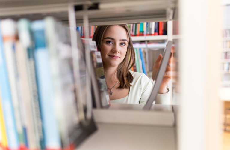 Library | WSB Merito Toruń University: Główne zdjęcie: Uniwersytet WSB Merito w Toruniu - biblioteka