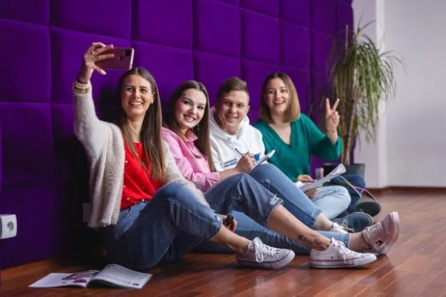 Student organisations and research clubs | WSB Merito Toruń University: studenci_licencjat_selfie