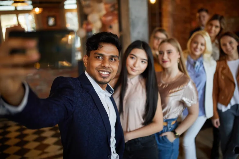 International Business, studia I stopnia, licencjackie i inżynierskie: Grupa studentów o różnej narodowości