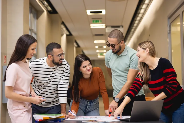 Student ABC | WSB Merito Toruń University: A group of students working on a project