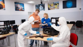 Who we are | WSB Merito Warsaw University: Grupa studentów na zajęciach 