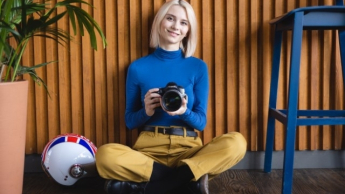 E-marketing, studia I stopnia, licencjackie i inżynierskie: Studentka z aparatem