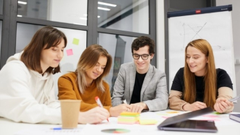 Finance and Accounting | WSB Merito Warsaw University: Grupa studentów