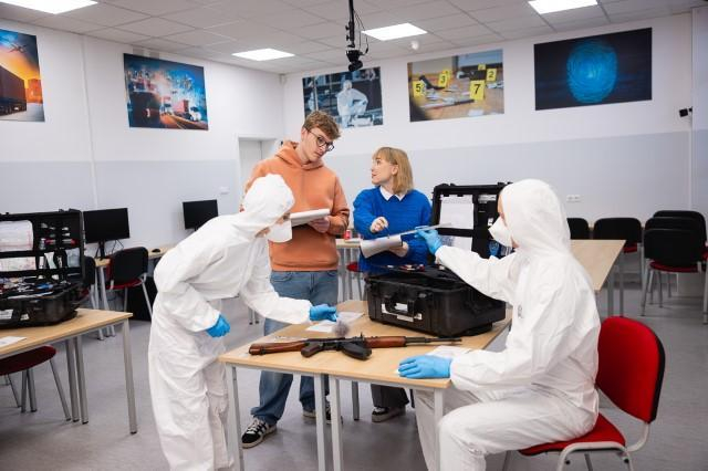 Who we are | WSB Merito Warsaw University: Zdjęcie główne: Warszawa - laboratorium kryminalistyczne