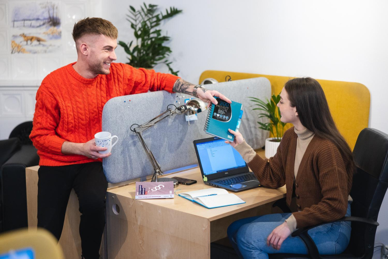 Who we are | WSB Merito Warsaw University: Zdjęcie główne: Warszawa - rozmowa studentów