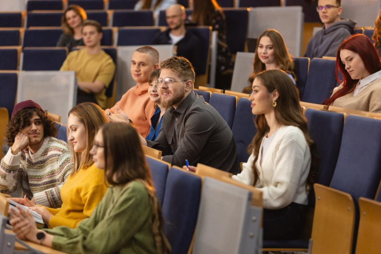 Student ABC | WSB Merito Warsaw University: Studenci w Auli 