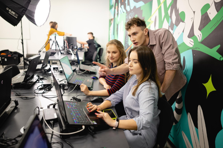 Digital university | WSB Merito Warsaw University: zajęcia z grafiki komputerowej