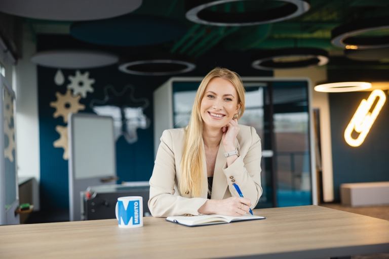 Academic promotions | WSB Merito Warsaw University: uśmiechnięta kobieta