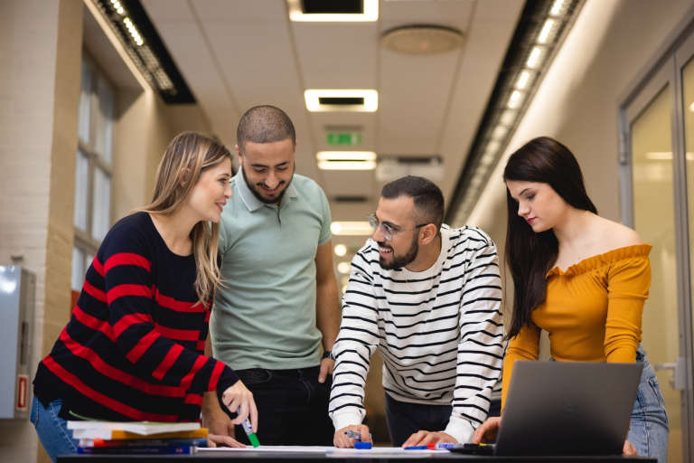 Admissions process stages | WSB Merito Warsaw University: A group of students working on a project