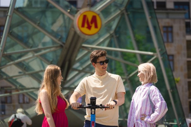 Study in Warsaw | WSB Merito Warsaw University: Students in Warsaw near underground station