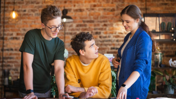 Economic and Data Analysis, studia I stopnia, licencjackie i inżynierskie: Wrocław - analityka gospodarcza i analiza danych - studenci pracujący nad projektem