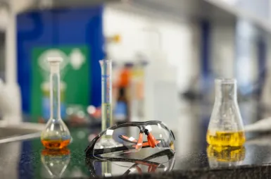 Laboratories and workrooms | WSB Merito Wrocław University: sprzęt w laboratorium chemii, biochemii i mikrobiologii