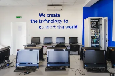 Laboratories and workrooms | WSB Merito Wrocław University: Lab powered by Nokia
