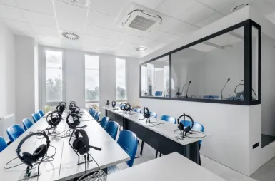 Laboratories and workrooms | WSB Merito Wrocław University: sala do tłumaczeń ustnych