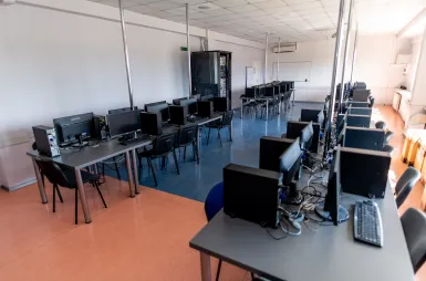 Laboratories and workrooms | WSB Merito Wrocław University: laboratorium komputerowe Stormshield