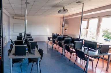 Laboratories and workrooms | WSB Merito Wrocław University: laboratorium komputerowe Stormshield