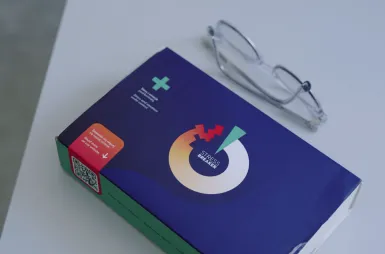 Laboratories and workrooms | WSB Merito Wrocław University: studenci odbywający zajęcia w laboratorium przywództwa neurolider