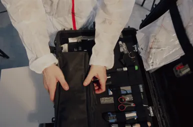 Laboratories and workrooms | WSB Merito Wrocław University: studenci odbywający zajęcia w crime lab