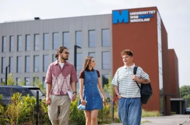 Study in Wrocław | WSB Merito Wrocław University: Students in front of WSB Merito University in Wrocław building