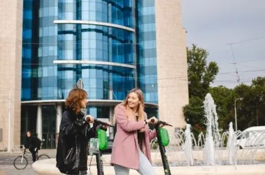 Study in Wrocław | WSB Merito Wrocław University: Students outdoor in Wrocław