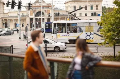 Study in Wrocław | WSB Merito Wrocław University: Students outdoor in Wrocław